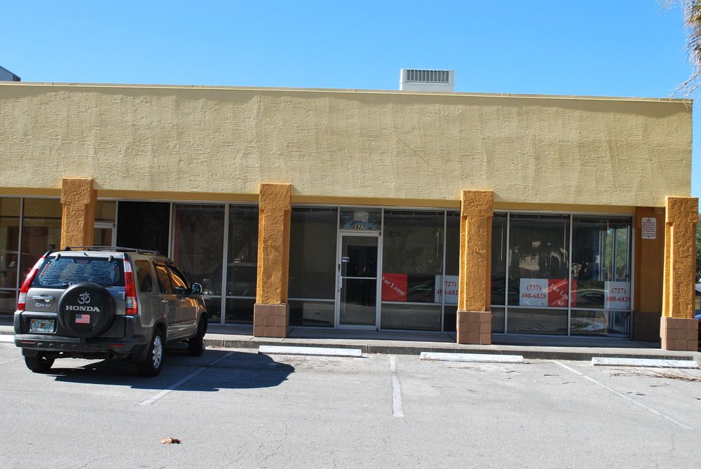 Tower Oaks End Cap: 8927 S.R. 52, Hudson, FL 34667
